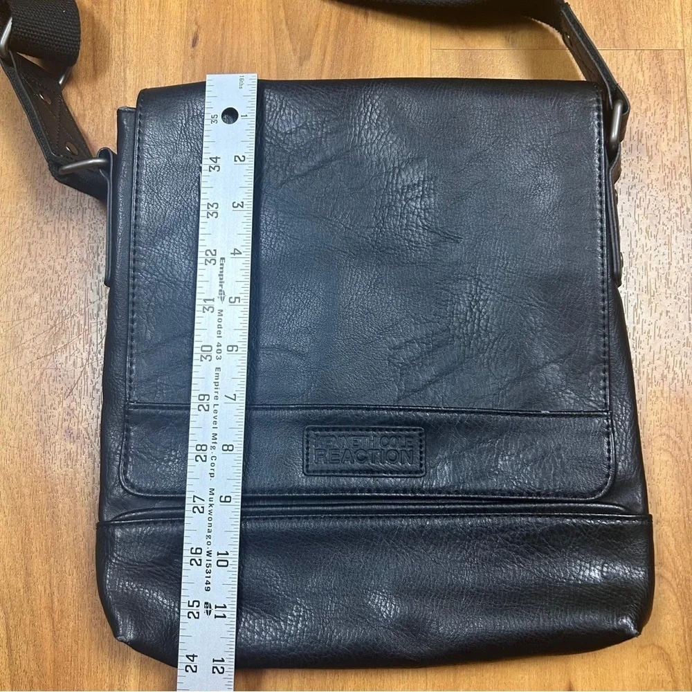 Kenneth Cole Reaction Black Messenger Bag‎ with Adjustable Strap